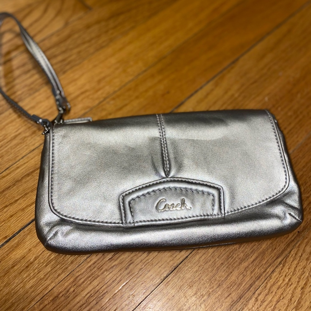 Silver coach wrislet